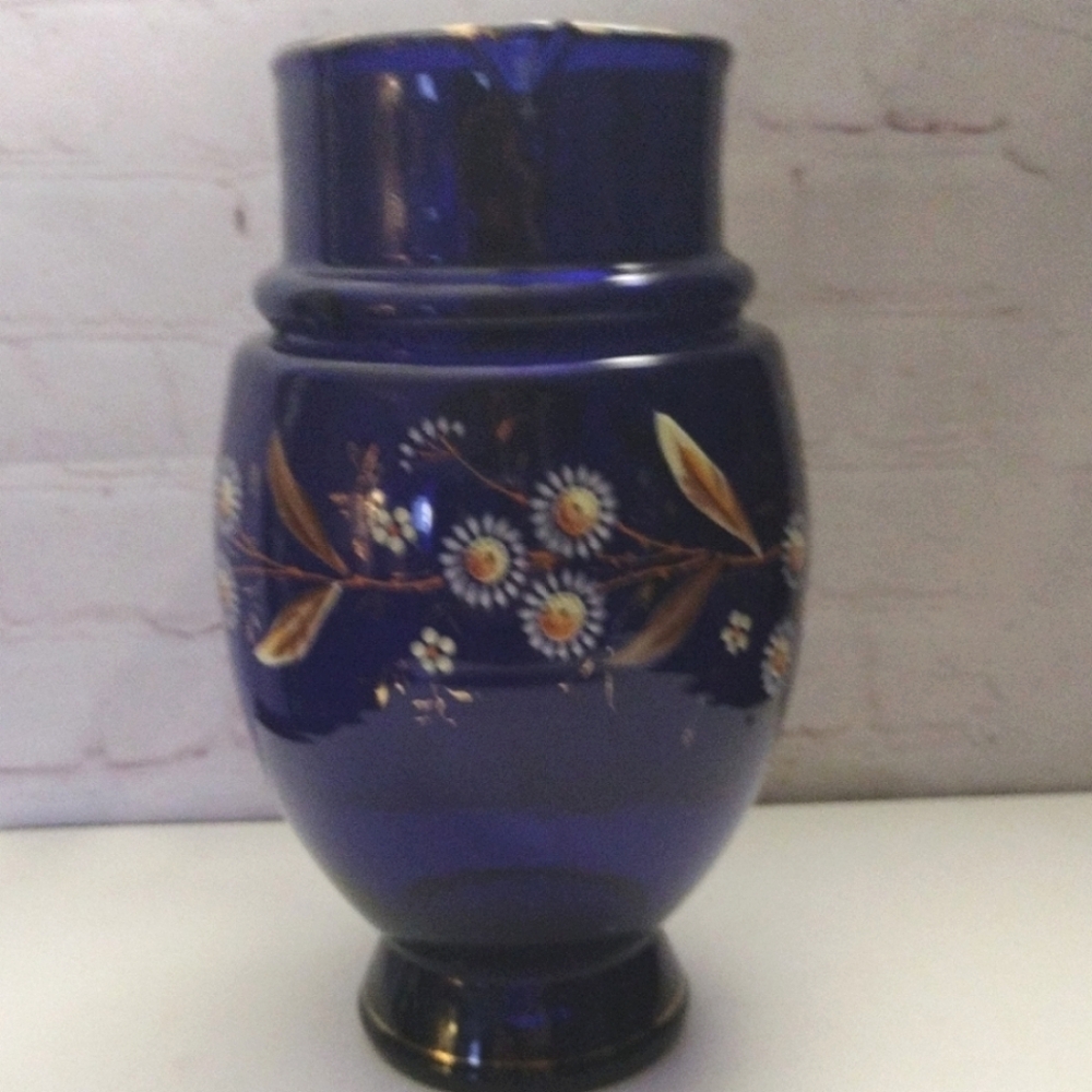 Antique VTG Hand Blown Cobalt Blue Glass Pitcher Jug White Daisy Flowers 9.5" - Picture 5 of 15